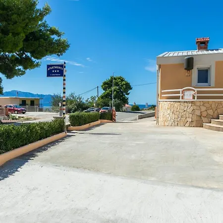 Studio Gradac 5198e Apartment